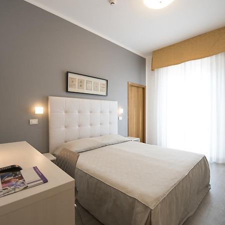 Hotel Iride & Spa Чезенатико Екстериор снимка