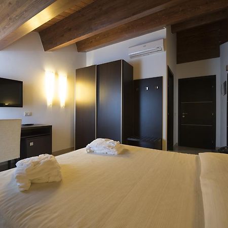 Hotel Iride & Spa Чезенатико Екстериор снимка