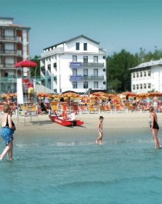 Hotel Iride & Spa Чезенатико Екстериор снимка