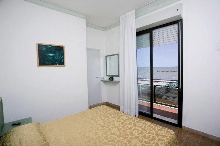 Hotel Iride & Spa Чезенатико Екстериор снимка