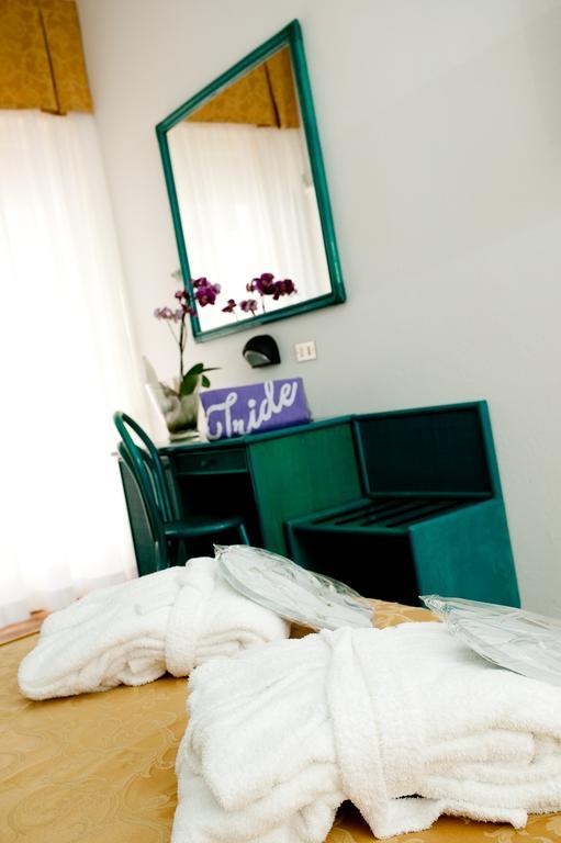 Hotel Iride & Spa Чезенатико Екстериор снимка