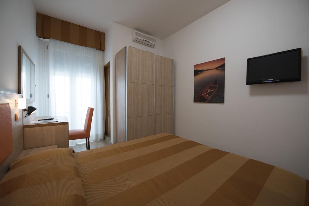 Hotel Iride & Spa Чезенатико Екстериор снимка