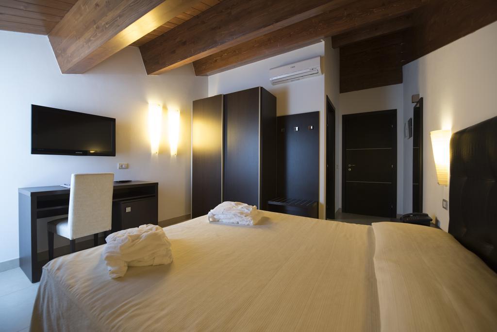 Hotel Iride & Spa Чезенатико Екстериор снимка