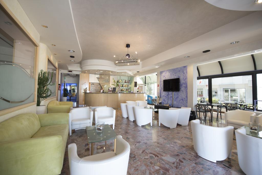 Hotel Iride & Spa Чезенатико Екстериор снимка