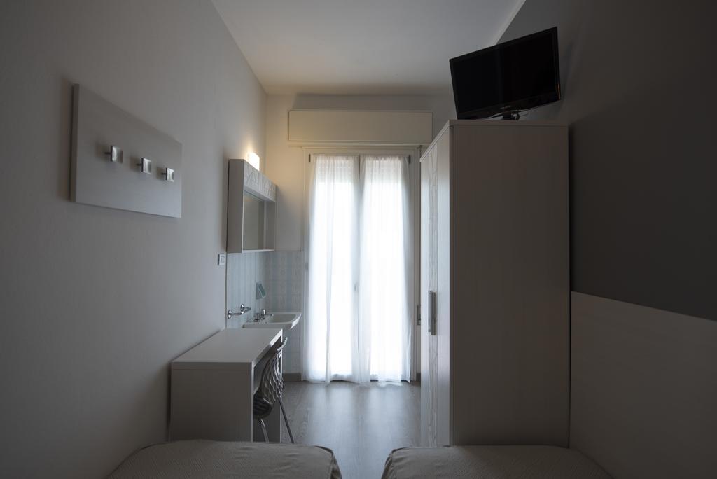 Hotel Iride & Spa Чезенатико Екстериор снимка